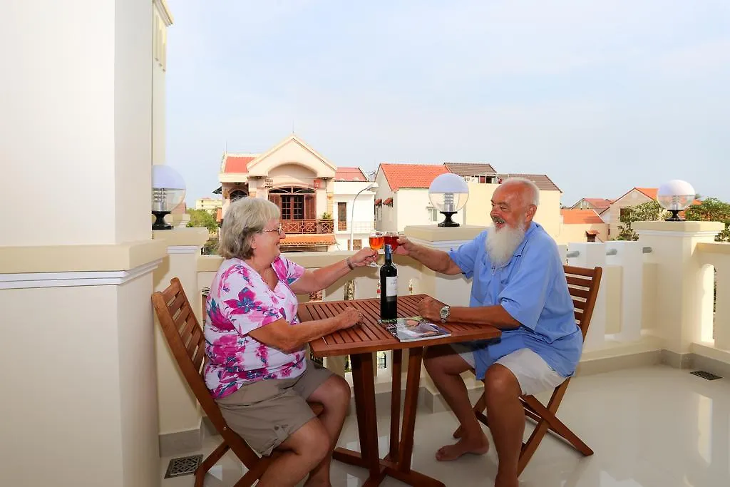 Phoenix Homestay Хойан